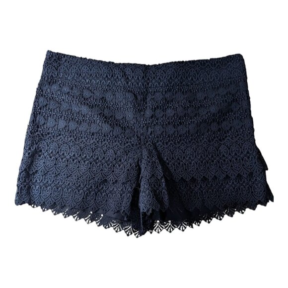 NWT Ann Taylor LOFT Riviera Shorts Women's Size 8 Navy Tiered Lace Eyelet NEW - Picture 1 of 8